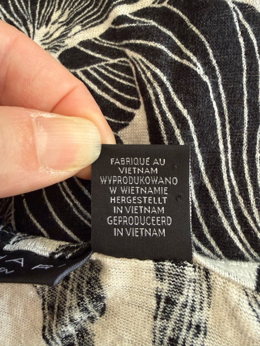 Tahari 100% Linen Black White Floral Lily Print Cap Sleeve Top Blouse Size XL - Picture 4 of 7